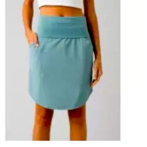 Prana XL skirt with pockets and one zipper pocket